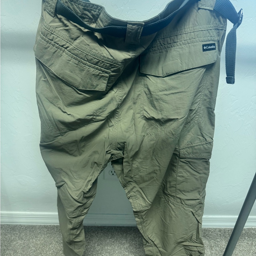 Columbia Men's Khaki Cargo Pants